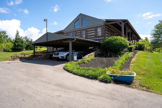 812 New Shackle Island Rd, Hendersonville, TN 37075