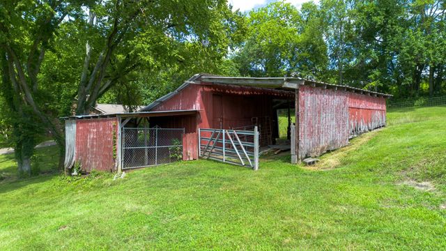 812 New Shackle Island Rd, Hendersonville, TN 37075