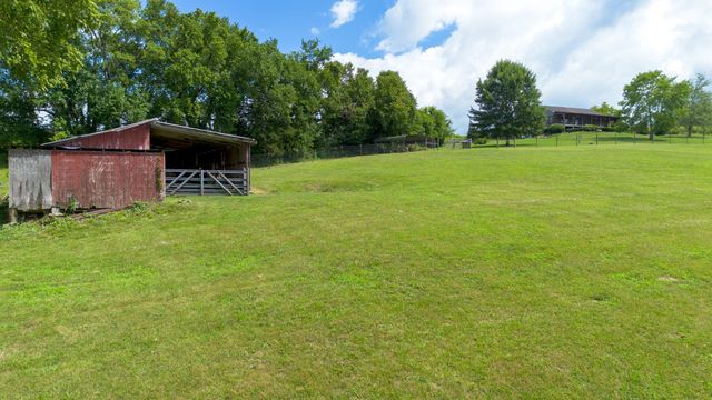 812 New Shackle Island Rd, Hendersonville, TN 37075
