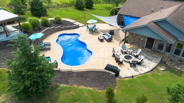 812 New Shackle Island Rd, Hendersonville, TN 37075