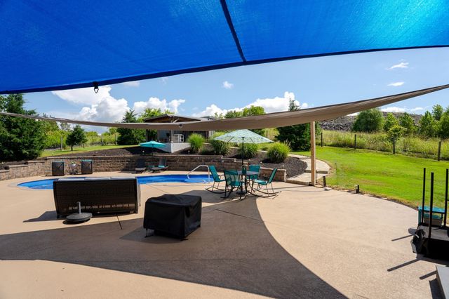 812 New Shackle Island Rd, Hendersonville, TN 37075