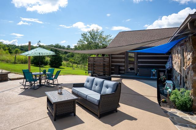 812 New Shackle Island Rd, Hendersonville, TN 37075