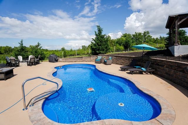 812 New Shackle Island Rd, Hendersonville, TN 37075