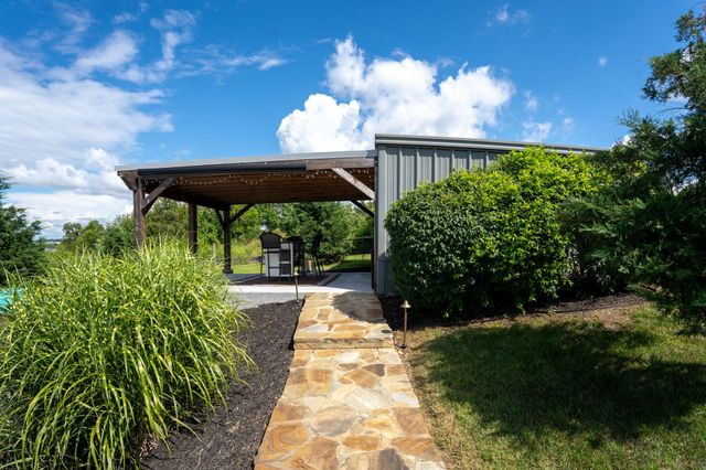 812 New Shackle Island Rd, Hendersonville, TN 37075