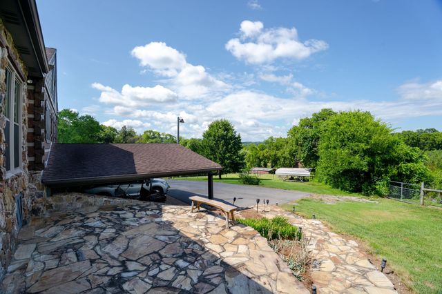 812 New Shackle Island Rd, Hendersonville, TN 37075