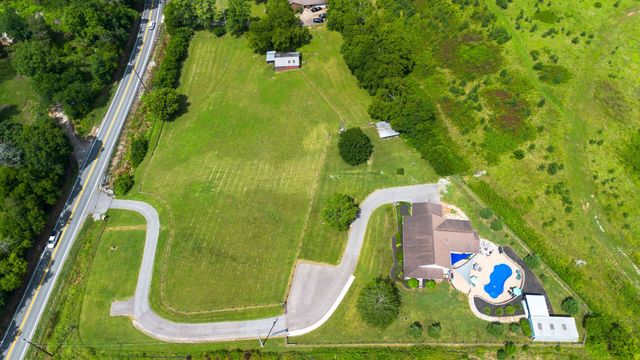 812 New Shackle Island Rd, Hendersonville, TN 37075