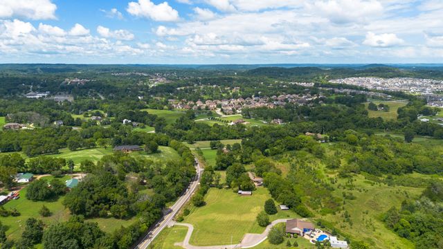 812 New Shackle Island Rd, Hendersonville, TN 37075