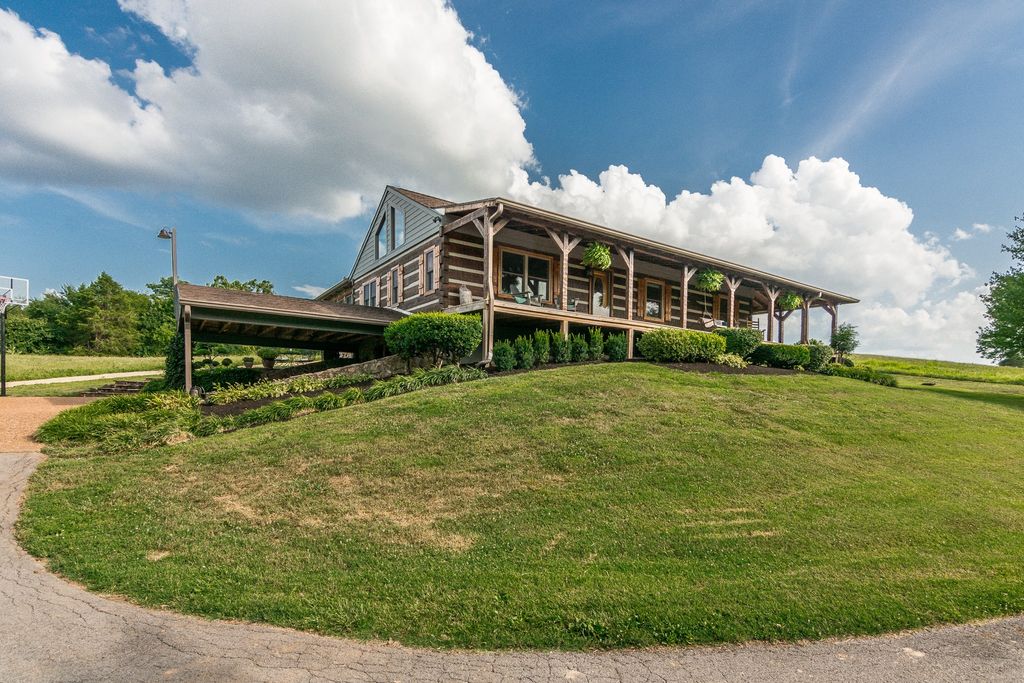 812 New Shackle Island Rd, Hendersonville, TN 37075