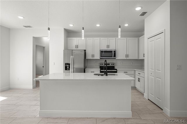 7841 N Santos Drive, Citrus Springs, FL 34434