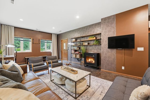 1945 Division Street N, North Saint Paul, MN 55109