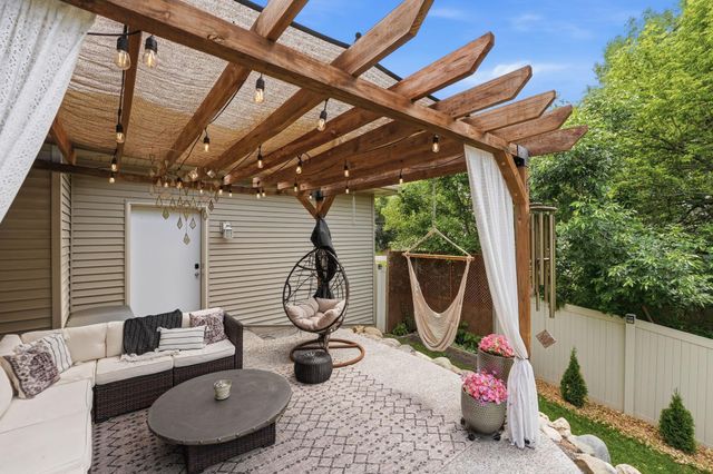 1945 Division Street N, North Saint Paul, MN 55109