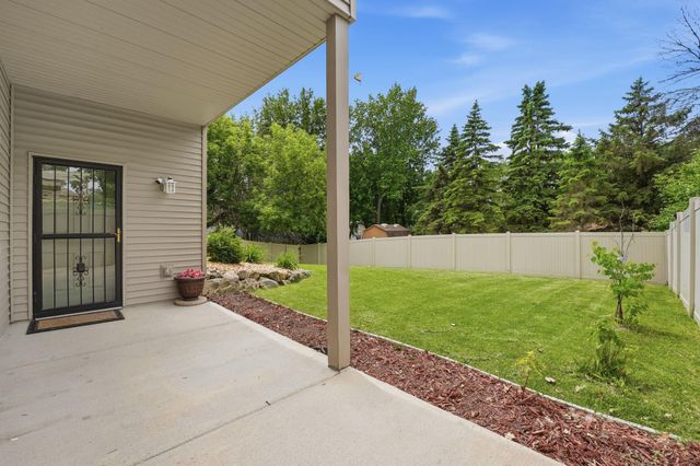 1945 Division Street N, North Saint Paul, MN 55109