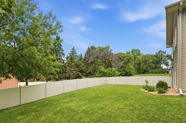 1945 Division Street N, North Saint Paul, MN 55109