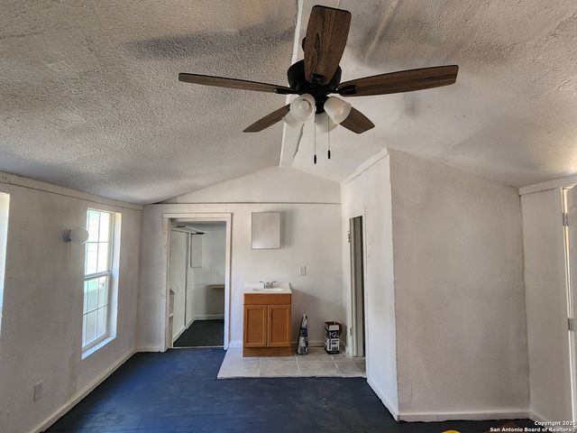 253 SW Carroll Ave, San Antonio, TX 78225