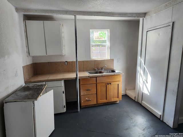 253 SW Carroll Ave, San Antonio, TX 78225