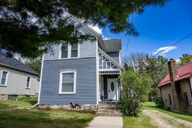 524 N East Street, Wonewoc, WI 53968