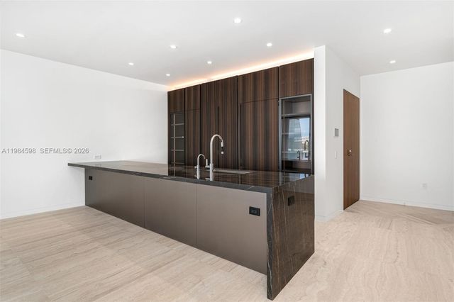 5 Grove Isle Dr L204, Coconut Grove, FL 33133