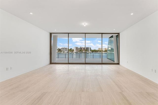 5 Grove Isle Dr L204, Coconut Grove, FL 33133