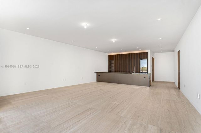 5 Grove Isle Dr L204, Coconut Grove, FL 33133