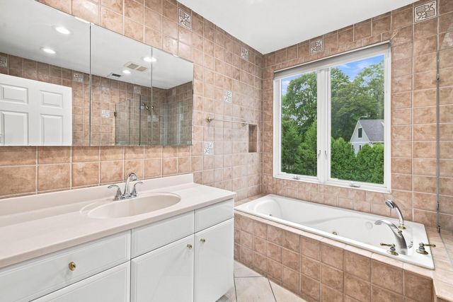 829 Chestnut, Newton, MA 02468