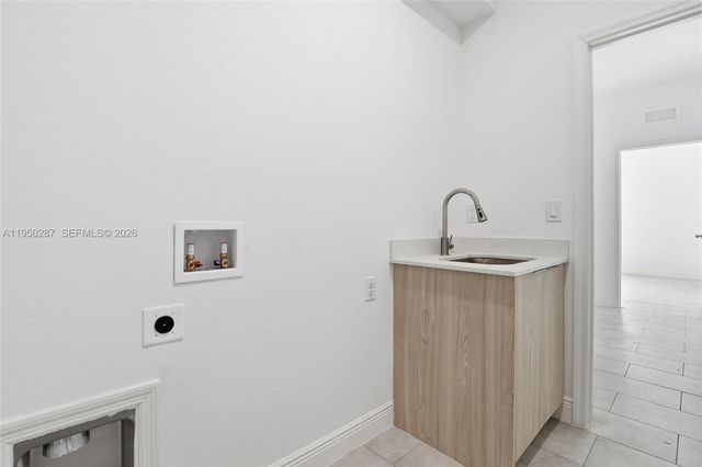 1087 Rugby Ln, La Belle, FL 33935