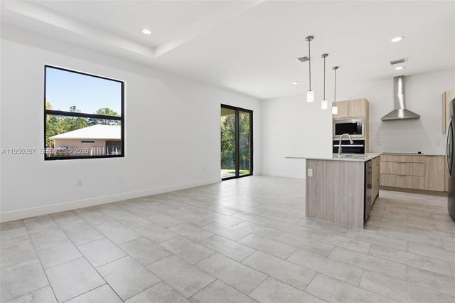 1087 Rugby Ln, La Belle, FL 33935