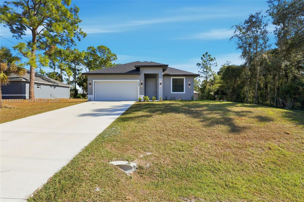 1087 Rugby Ln, La Belle, FL 33935