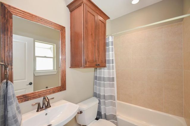 2214 Radcliffe Street, Houston, TX 77007