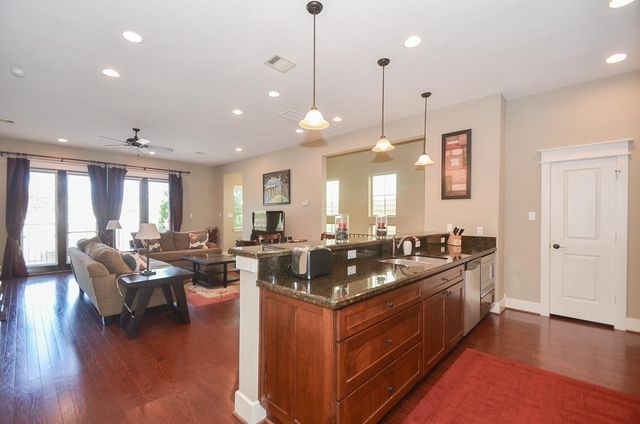 2214 Radcliffe Street, Houston, TX 77007