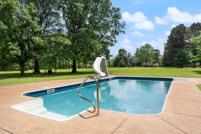 1624 Gill Road, Nesbit, MS 38651
