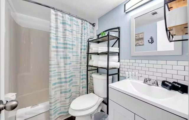 209 W MIRACLE STRIP Parkway D201, Mary Esther, FL 32569