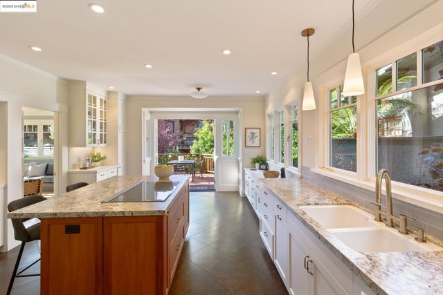 2964 Magnolia St, Berkeley, CA 94705