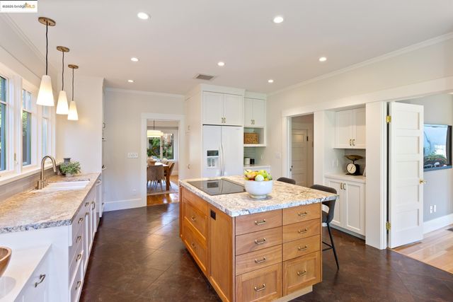 2964 Magnolia St, Berkeley, CA 94705