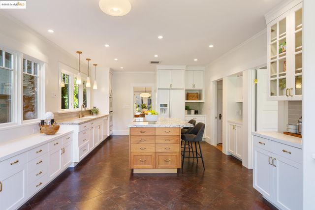 2964 Magnolia St, Berkeley, CA 94705