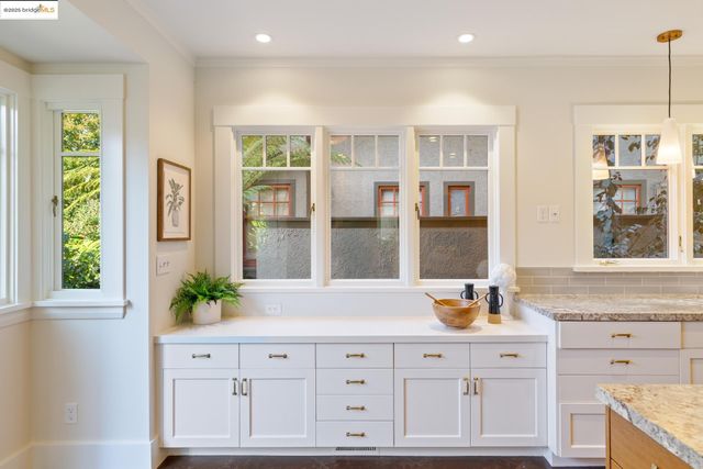 2964 Magnolia St, Berkeley, CA 94705