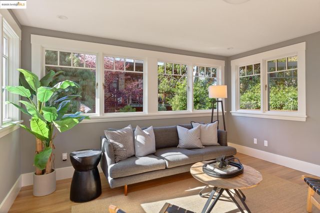 2964 Magnolia St, Berkeley, CA 94705