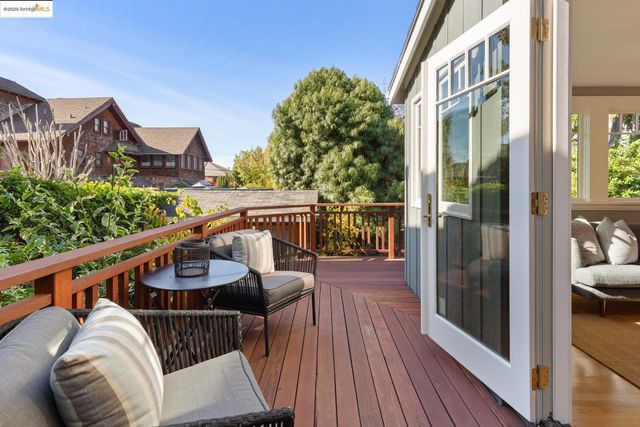 2964 Magnolia St, Berkeley, CA 94705