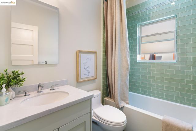 2964 Magnolia St, Berkeley, CA 94705