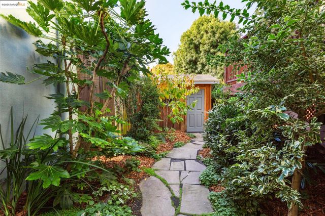 2964 Magnolia St, Berkeley, CA 94705