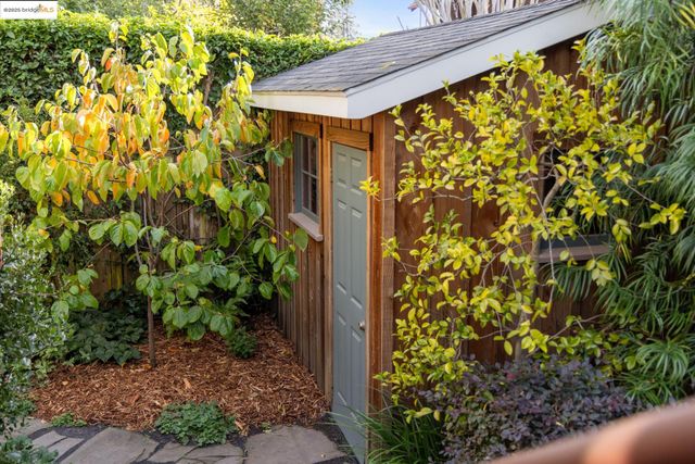 2964 Magnolia St, Berkeley, CA 94705