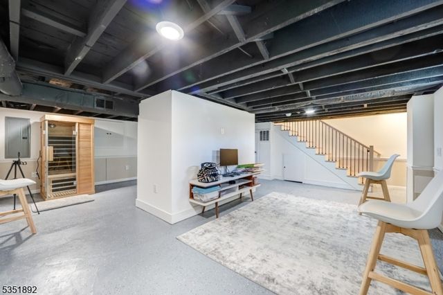 660 Ridgewood Ave, Montclair Twp., NJ 07043