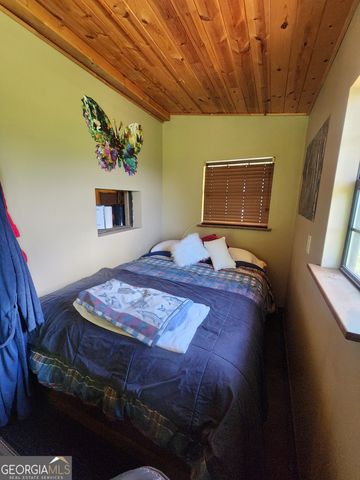 568 Yonah Lake Road, Toccoa, GA 30577