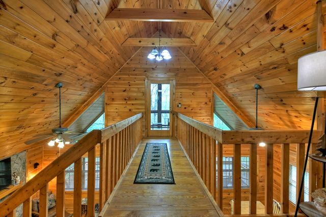 294 Oakwood Trail, Mineral Bluff, GA 30559