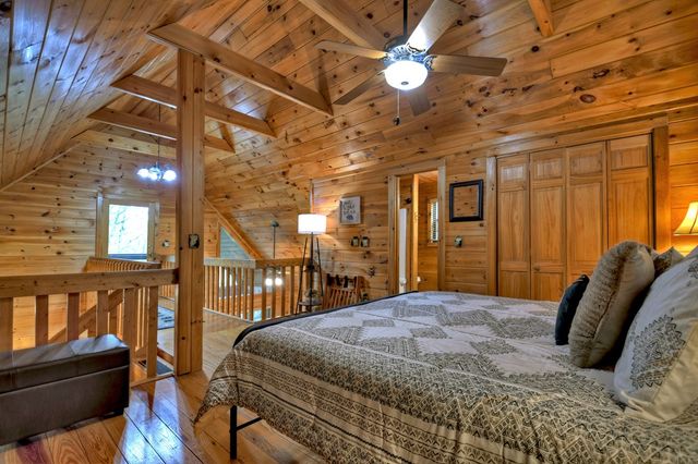 294 Oakwood Trail, Mineral Bluff, GA 30559