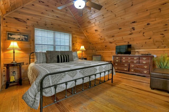 294 Oakwood Trail, Mineral Bluff, GA 30559