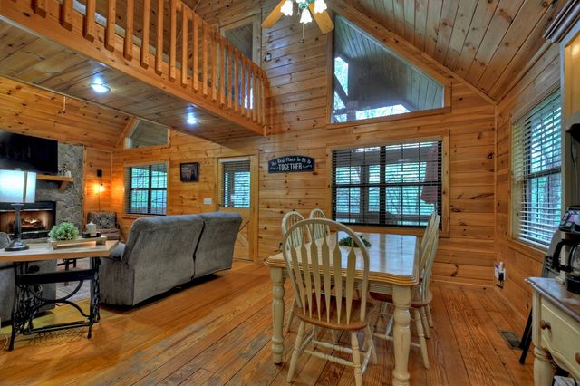 294 Oakwood Trail, Mineral Bluff, GA 30559