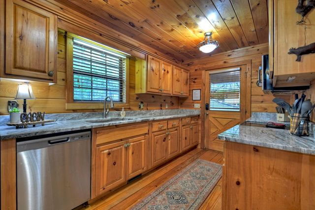 294 Oakwood Trail, Mineral Bluff, GA 30559