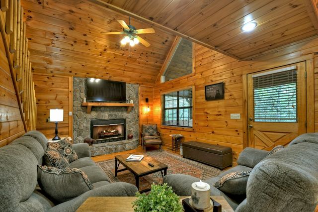 294 Oakwood Trail, Mineral Bluff, GA 30559