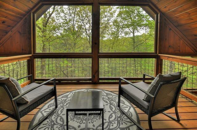 294 Oakwood Trail, Mineral Bluff, GA 30559