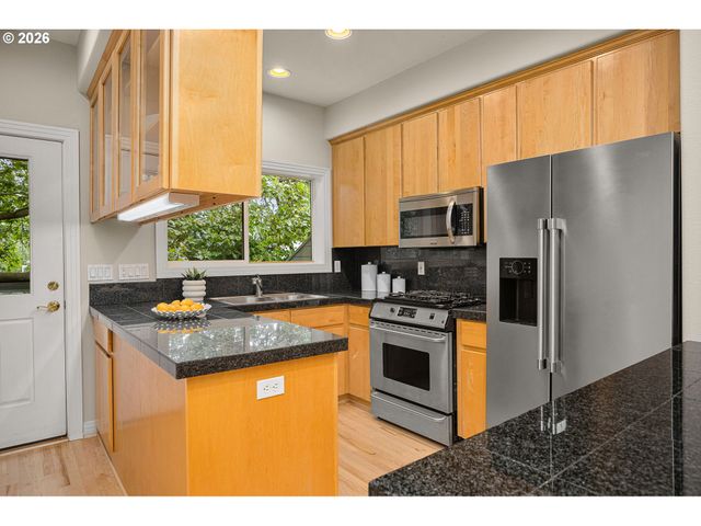 2667 Nw THURMAN St, Portland, OR 97210